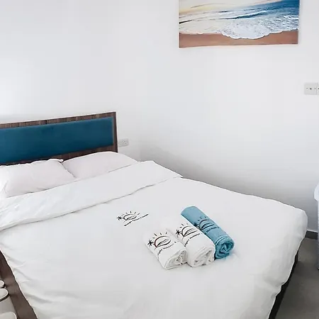 Nice 1 Bed Paradise Beach Front *